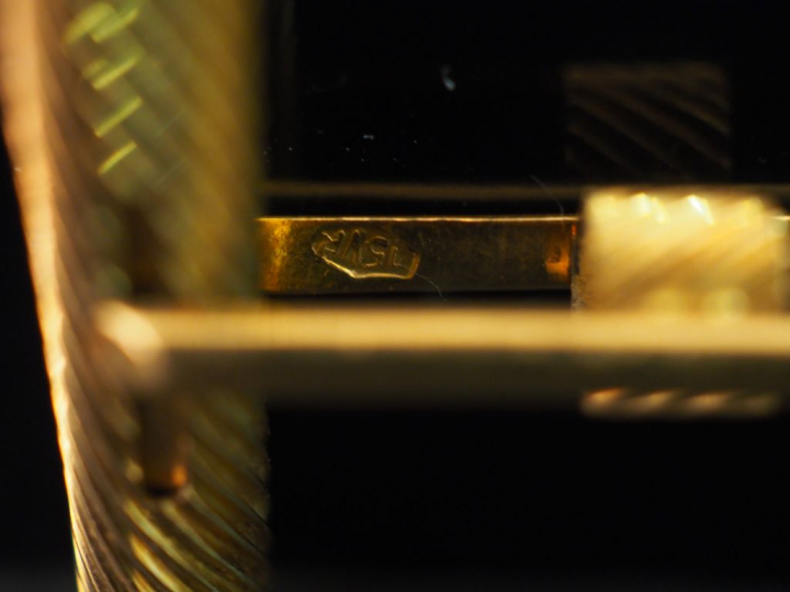 Paire de boutons de manchette en or et lapis lazzuli ? en cabochon Poi