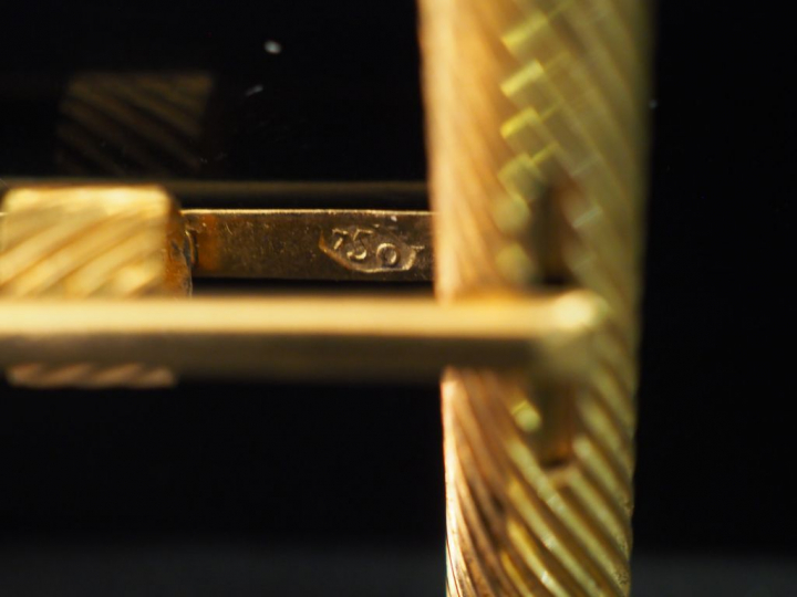 Paire de boutons de manchette en or et lapis lazzuli ? en cabochon Poi