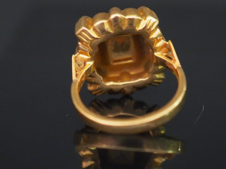 Bague Napoléon III en or et topaze. Poids tel : 5,70 g