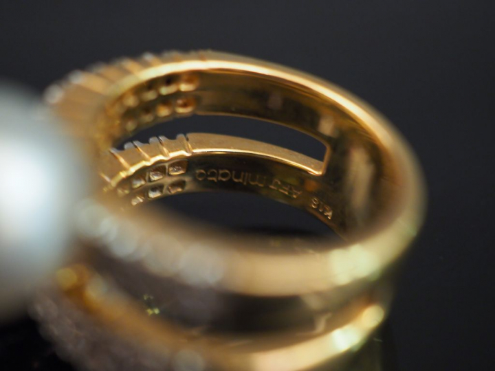 Bague deux anneaux en or jaune ornée de deux perles entourées de quatr