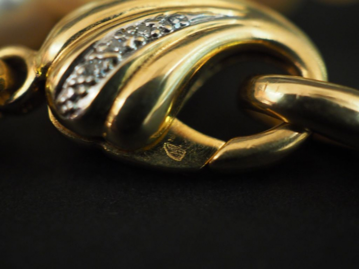 Collier de perles de culture fermoir or.