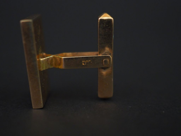 Chevalière or et onyx, paire de boutons de manchettes or et onyx. Poid