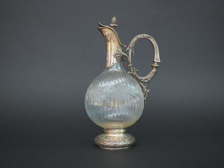 Aiguière de style Louis XVI en cristal gravé et argent, poincon Minerv