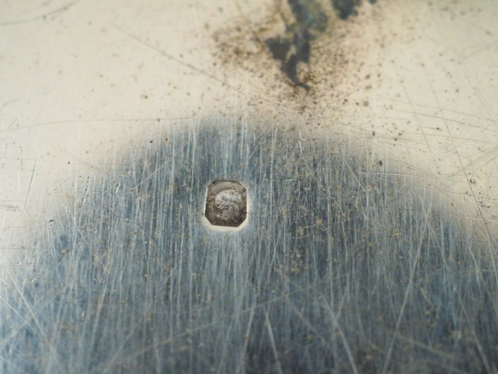 	Plat ovale en argent, poinçon au premier coq, à décor d’une frise de 