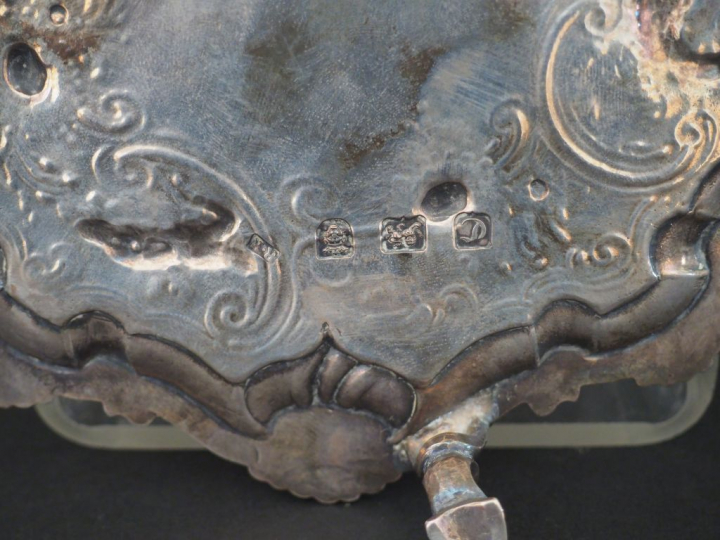 Présentoir en argent étranger. Poids : 244 g