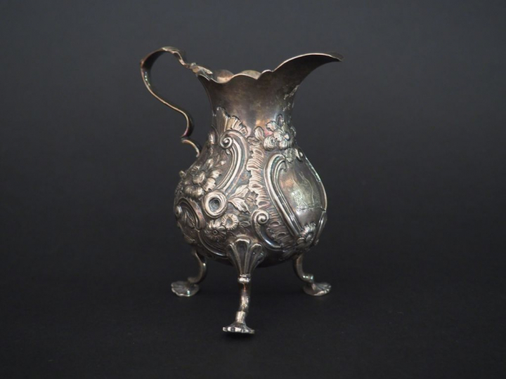 Pot à lait en argent étranger. Poids : 118 g