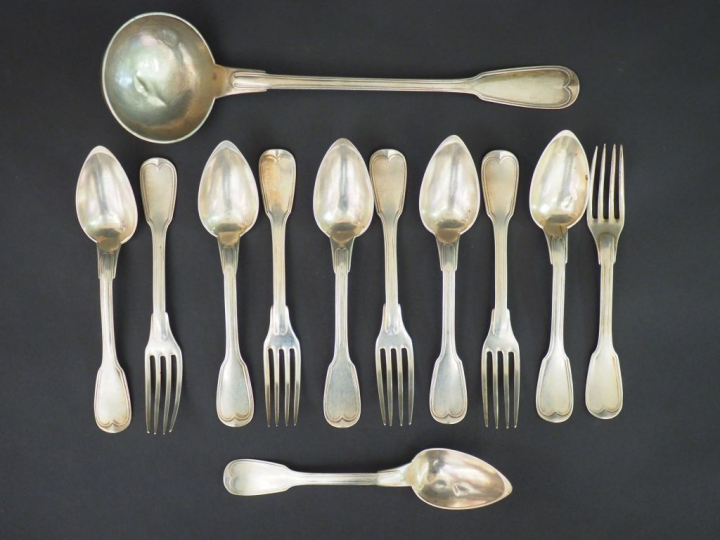 5 couverts et une cuillère en argent, poinçon Minerve modèle à filet e
