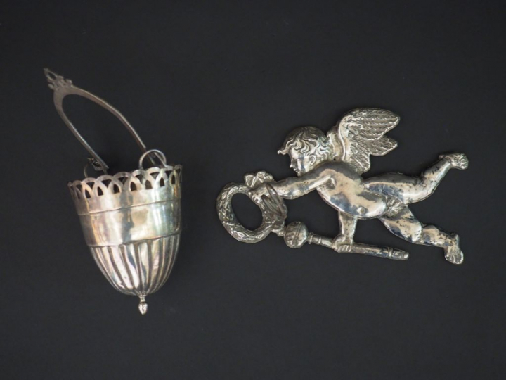 Bénitier en argent XVIIIème, à décor d’amour. Poids. 76 g