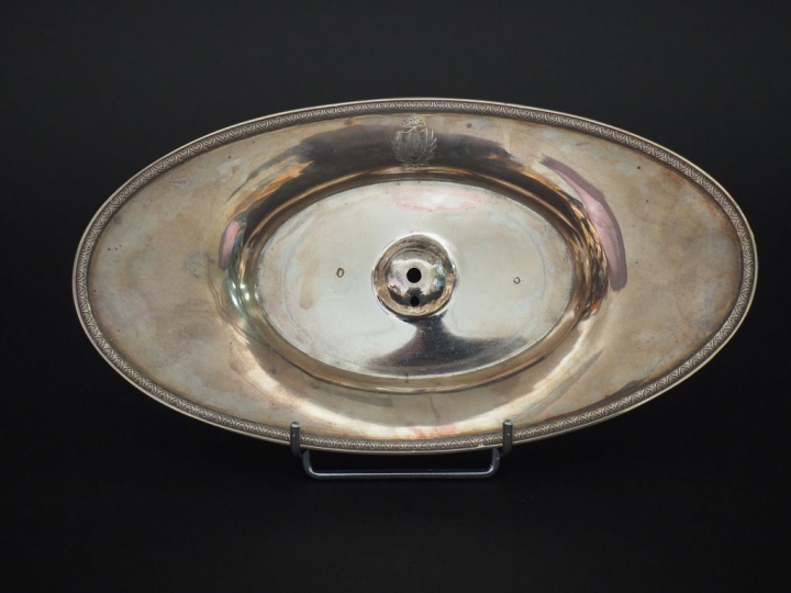 Saucière et son présentoir Empire, en argent, poinçon au coq, à décor 