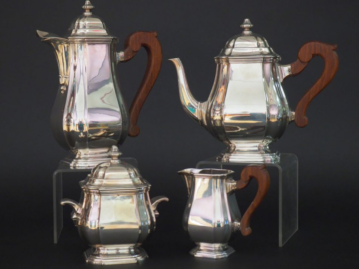 Service à café et à thé quatre pièces en argent poinçon Minerve, manch