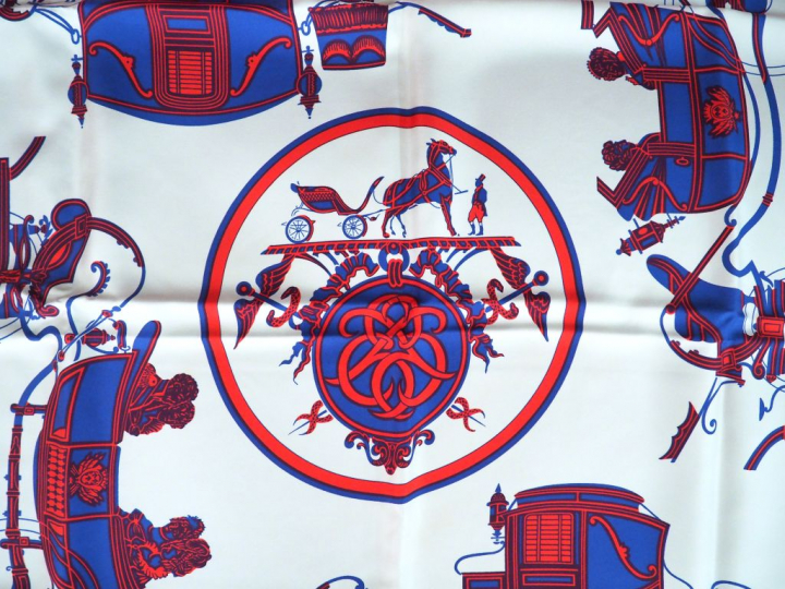 HERMES. Carré en soie "Calèches". Signé  Dim. 88 x 88 cm