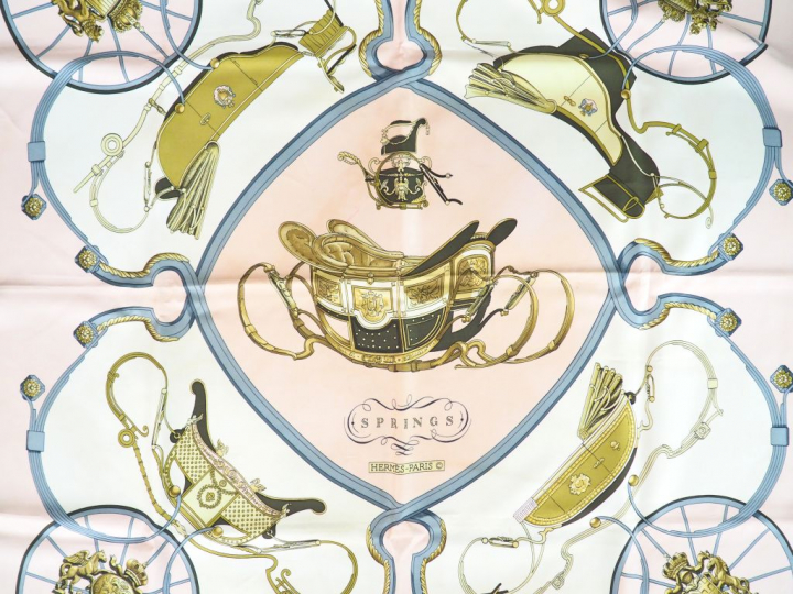 HERMES. Carré en soie "Springs", Signé. Ledoux  Dim. 90 x 89 cm  (tach