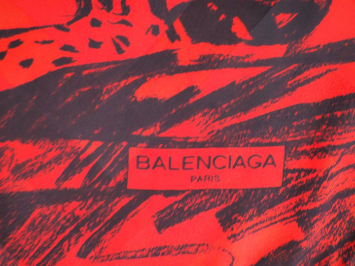 BALENCIAGA. Foulard "Zèbres et jaguars". Dim. 84 x 84 cm
