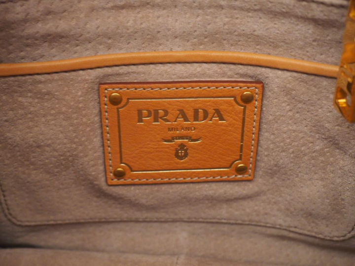PRADA. Sac à main en tissu trois tons, H. 22 cm