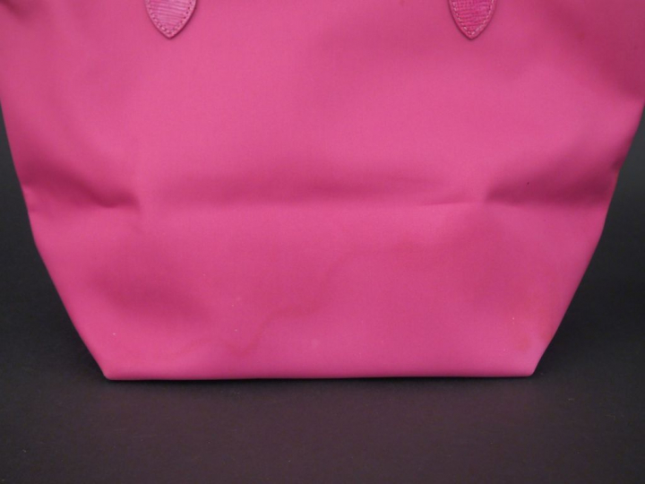 LONGCHAMP. Deux sacs en toile noire et framboise (tache d'eau)