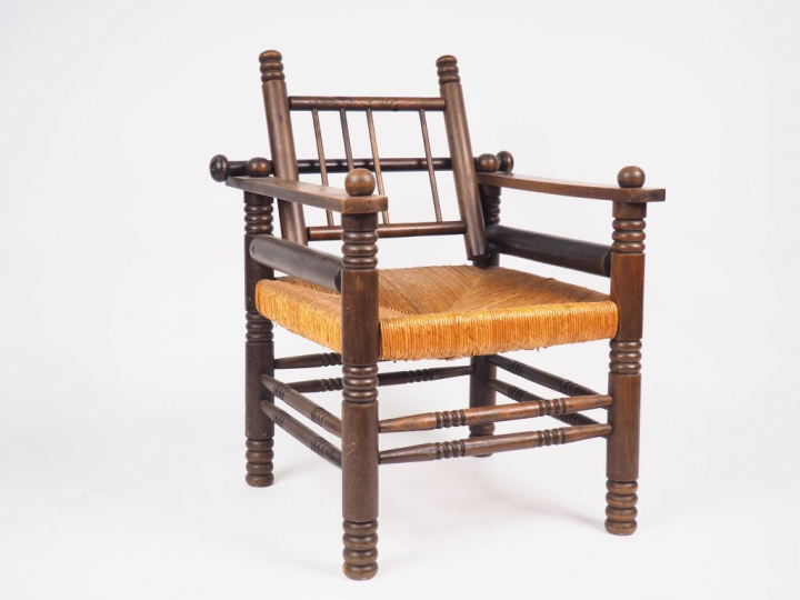 Charles DUDOUYT.  Grand fauteuil paillé, dossier basculant. (Manque un