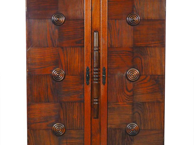 Charles DUDOUYT. Armoire en chêne tourné mouluré et sculpté à décor de