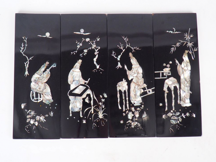 4 panneaux en laque et nacre décor de personnages  Indochine vers 1960