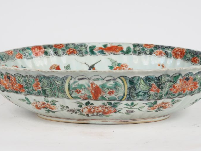 Plat creux à godrons en porcelaine de Chine XVIIIème XIXème famille ve