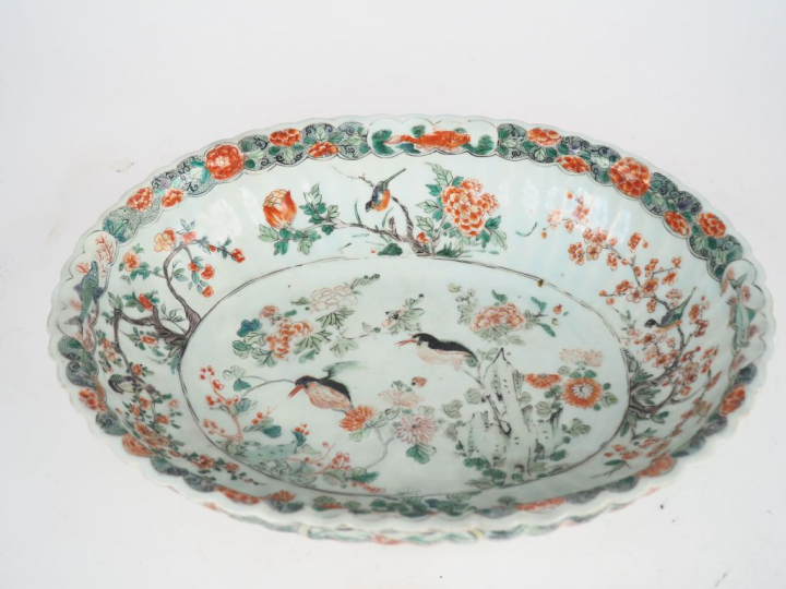 Plat creux à godrons en porcelaine de Chine XVIIIème XIXème famille ve