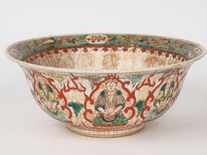 Une coupe en porcelaine de Nankin décor de divinité bouddhique 1900 Di