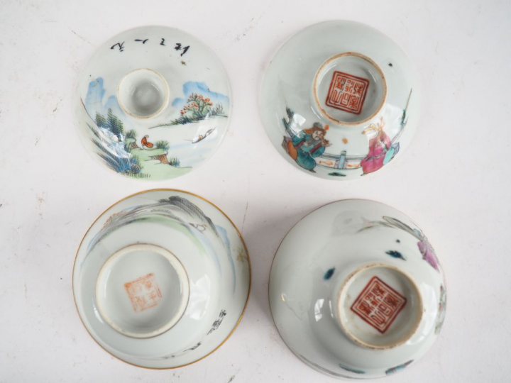 Lot comprenant deux coupes couvertes, 2 vases couverts, une cage à cri