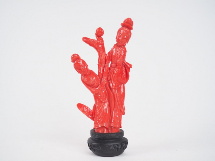 Sujet en corail sculpté Chine vers 1930 "deux jeunes filles" Poids : 2