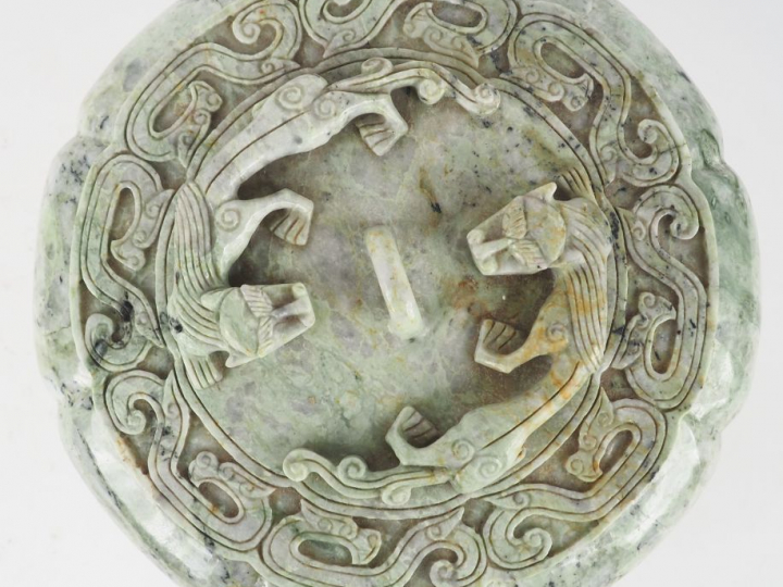 Grande boite en serpentine reprénant la forme d'une citrouille couverc