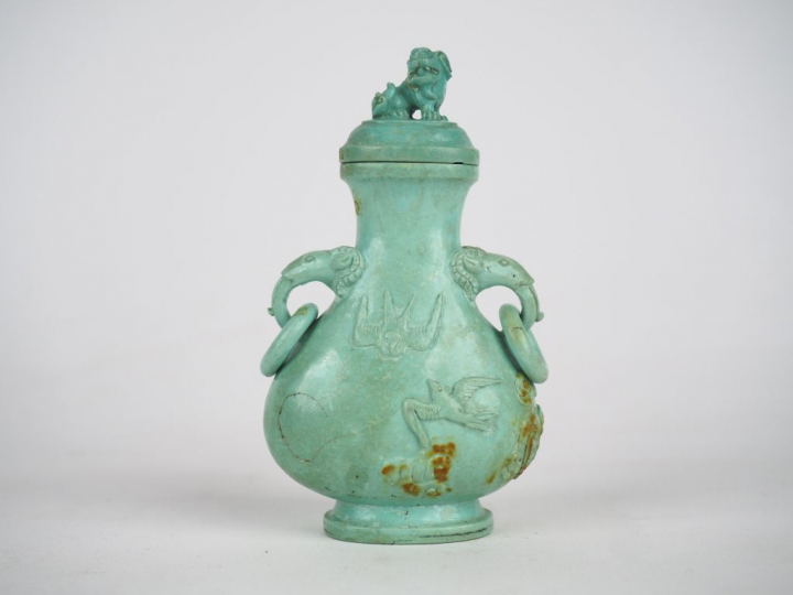 Vase piriforme en turquoise à décor d'oiseaux Chine vers 1960 H. 11 cm