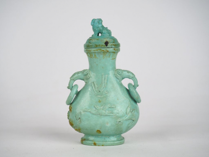 Vase piriforme en turquoise à décor d'oiseaux Chine vers 1960 H. 11 cm