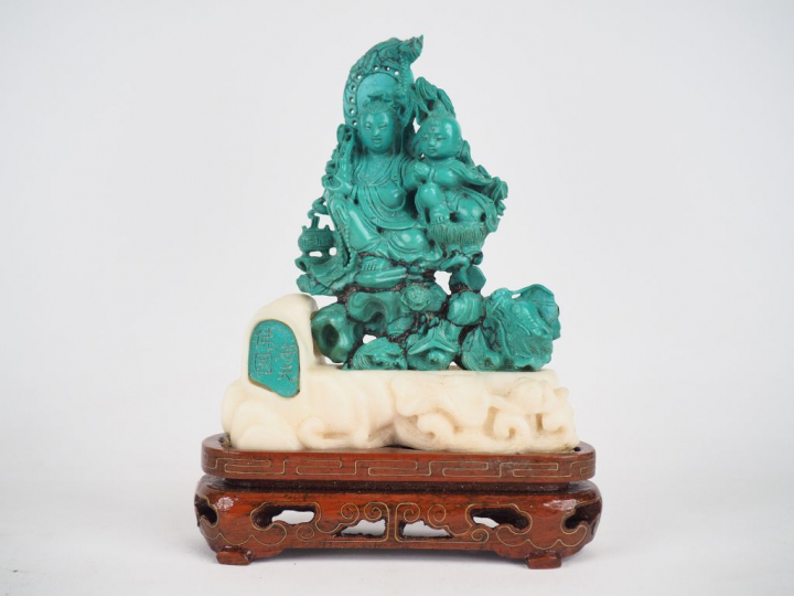Groupe en turquoise "Guanyin et un enfant assis sur un rocher accompag