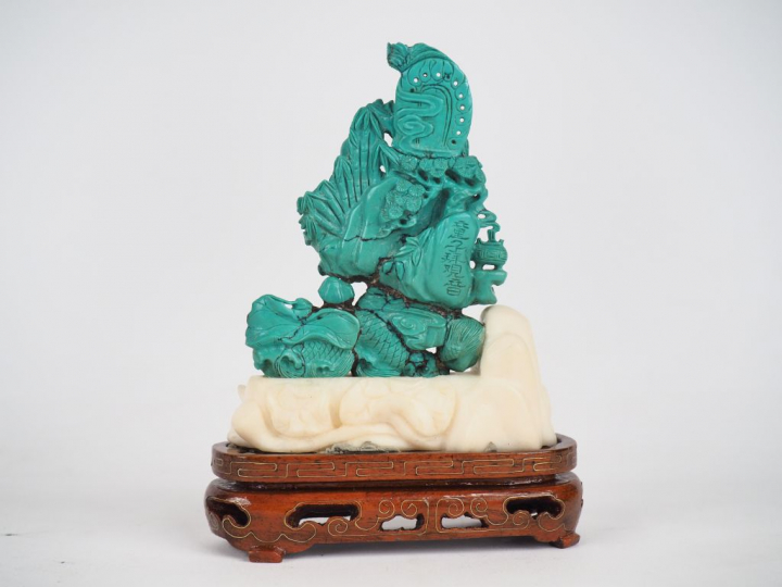Groupe en turquoise "Guanyin et un enfant assis sur un rocher accompag