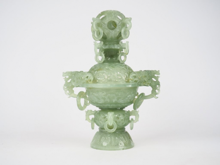 Brule parfum en serpentine surmontée d'une boule de vie  Chine vers 19