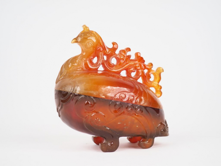 Boite couverte en agate cornaline formant un phenix  Chine vers 1960 L