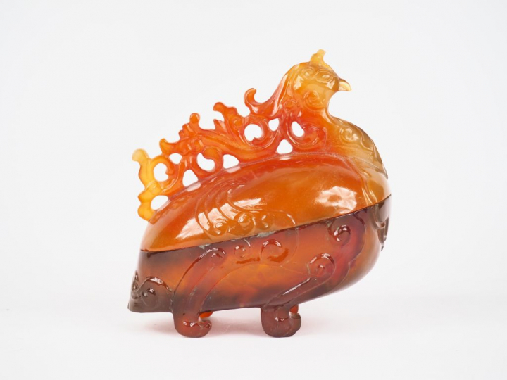 Boite couverte en agate cornaline formant un phenix  Chine vers 1960 L