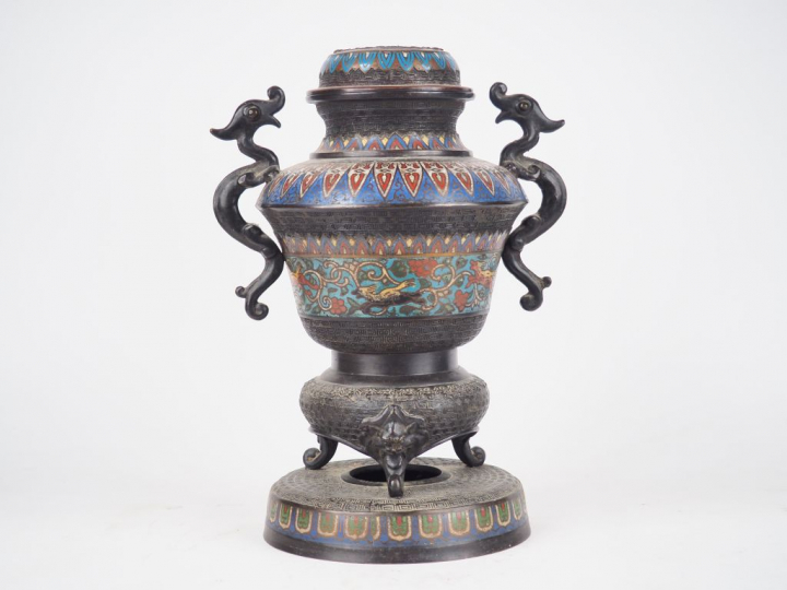 Brule parfum XIXème en bronze et cloisonnés du Japon à décor d'animaux