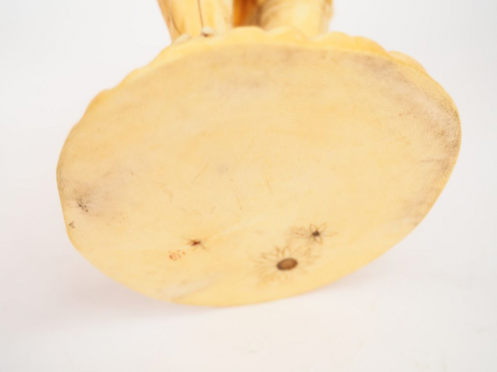 Okimono en ivoire du Japon XIXème "Le peintre" Poids : 655 g (petits a