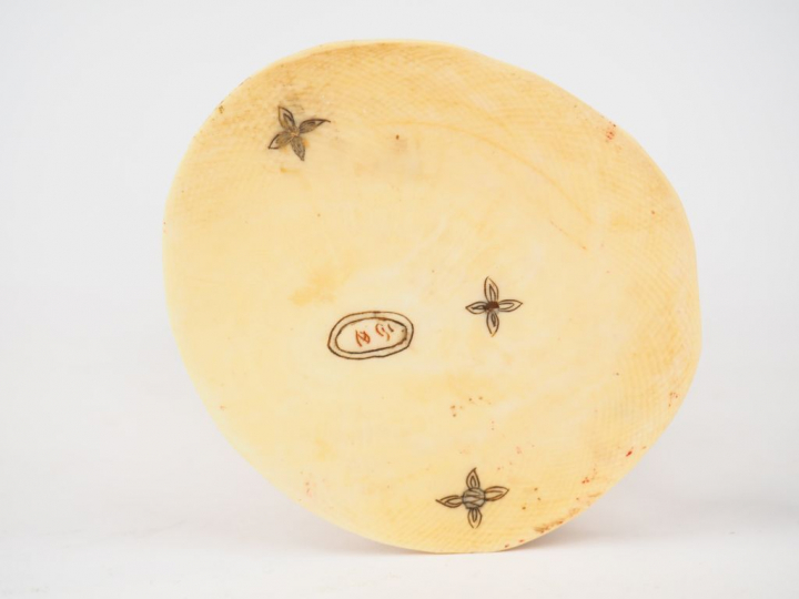 Okimono en ivoire du Japon XIXème "Bucheron" Poids : 460 g H. 21,5 cm 