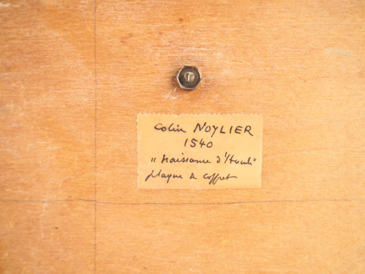 Lot de quatre plaques en émail peint polychrome avec rehauts d’or prés