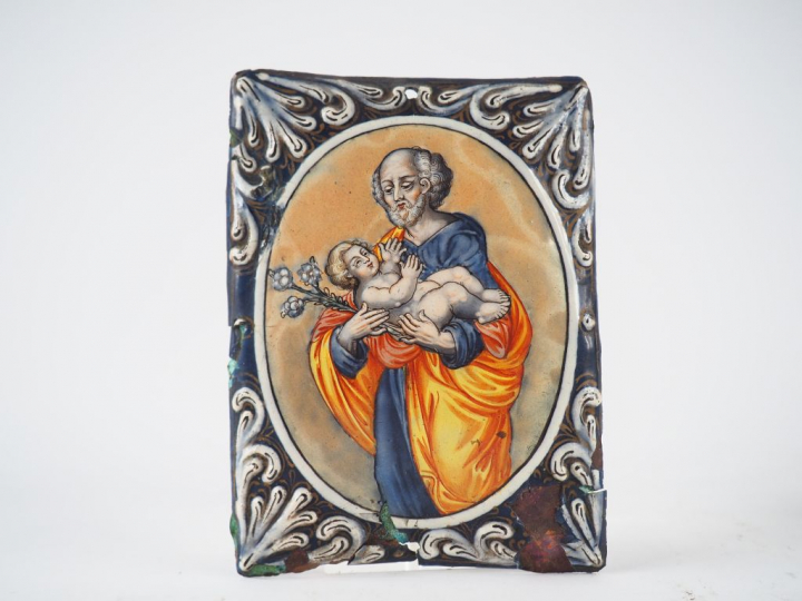 Plaque en émail peint polychrome représentant saint Joseph portant l’E