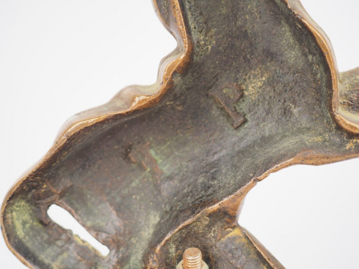 Paire de chevaux cabrés en bronze, fonte creuse, sur une base en plint