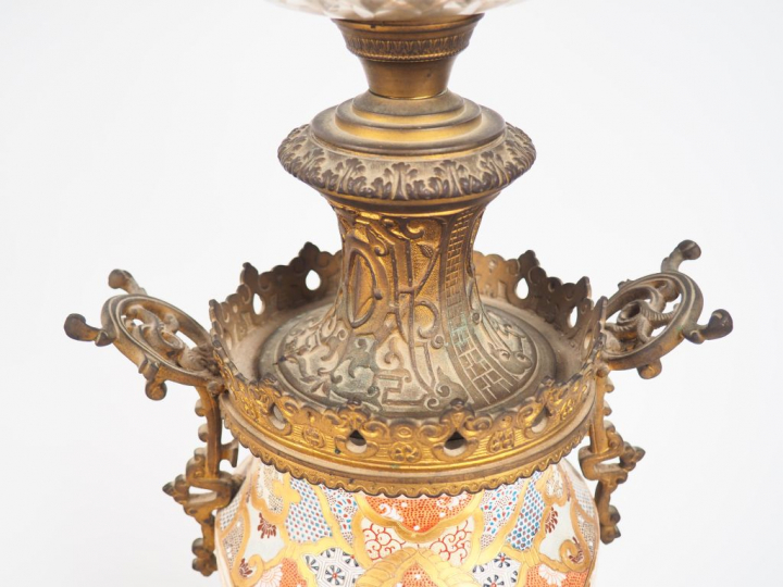 Paire de lampes à pétrole XIXème en faïence de Satsuma à décor polychr