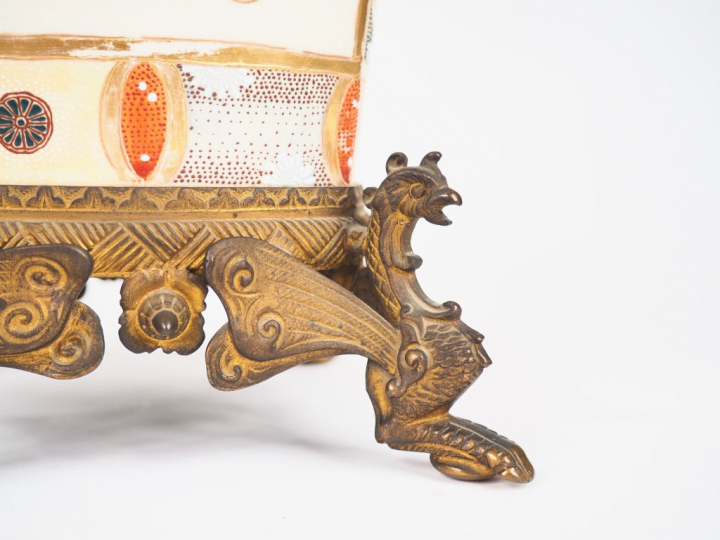 Paire de lampes à pétrole XIXème en faïence de Satsuma à décor polychr
