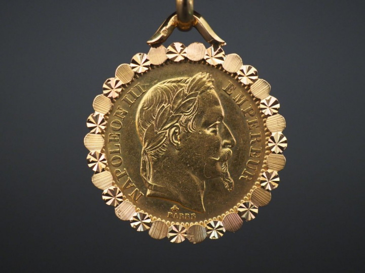 Pendentif pièce de 20 francs en or. Poids : 8,84 g