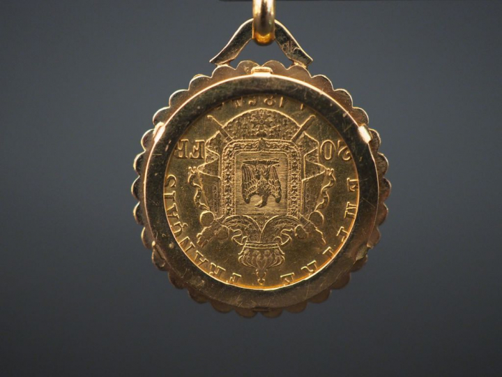 Pendentif pièce de 20 francs en or. Poids : 8,84 g