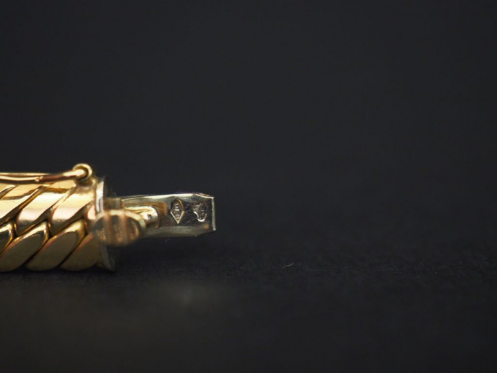 Collier en or jaune maille tressée. Poids : 30 g
