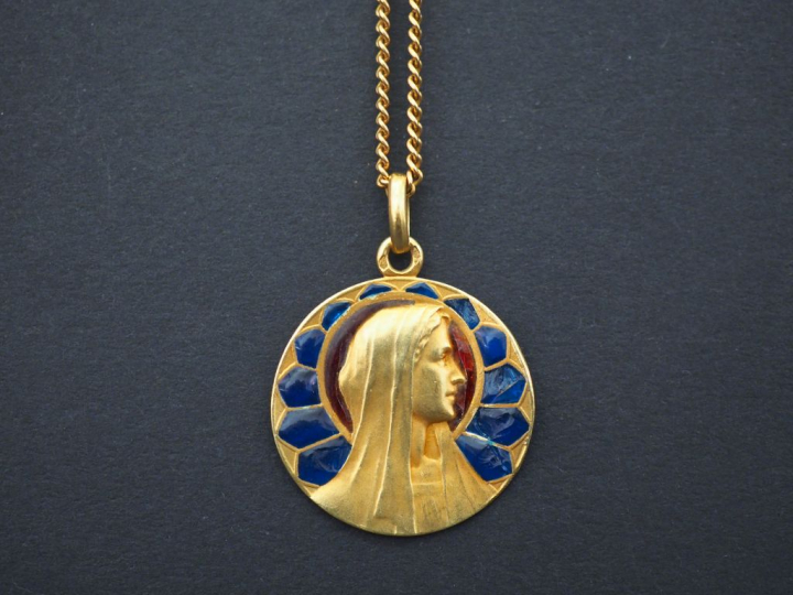 Médaille religieuse "Sainte Vierge" en or et émail avec sa chaine en o