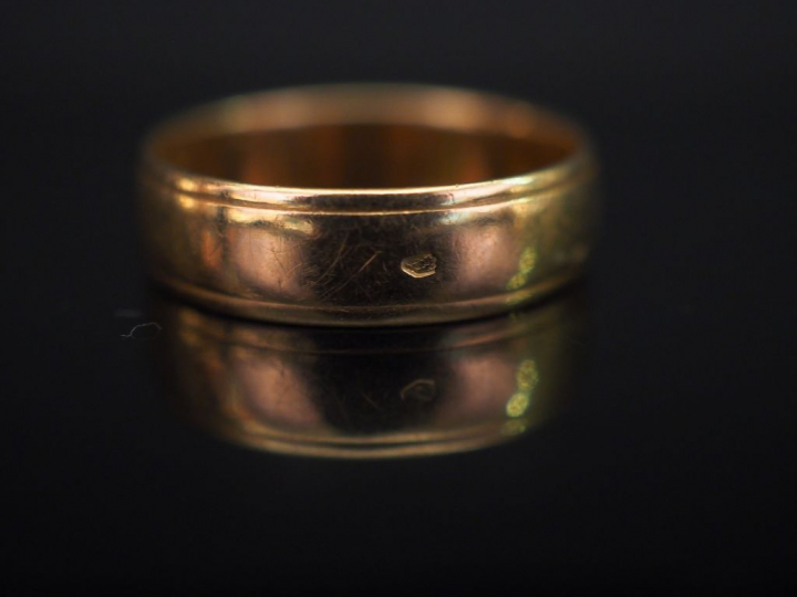 Bague en or "plus qu'hier et moins que demain" alliance en or. Poids t