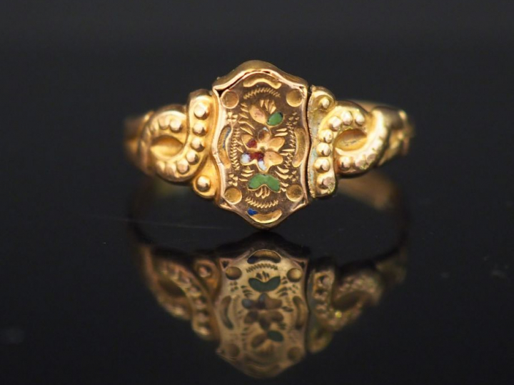 Bague 1900 en or.  Poids : 1,40 g