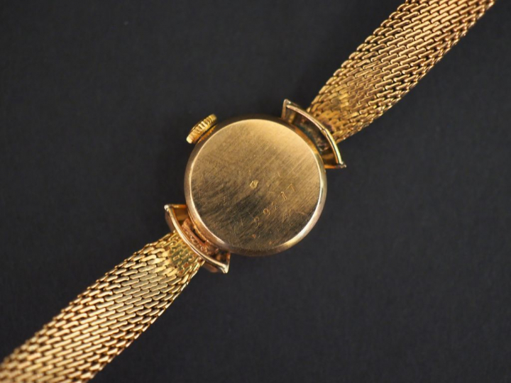 GEVA. Montre de dame, bracelet et boitier or. Poids tel : 19,77 g